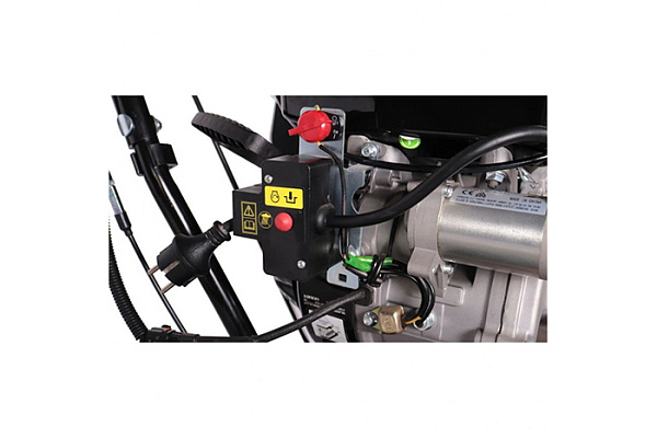 Снегоотбрасыватель  CHAMPION ST861E (10лс61см6F/2Rколеса4л90,5кг эл.стартер,фара,обогрев,зимний дв.)