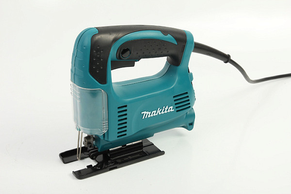 Лобзик МАКIТА 4326 (маят,450Вт, 3100об/м,65мм,1,9кг)