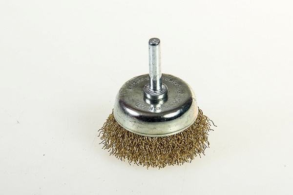 Щетка для дрели MATRIX, 50 мм, "чашка" со шпилькой, латунированная витая проволока (74475)